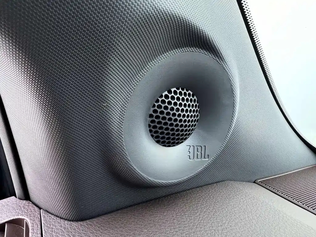 TOYOTA GRANVIA 2024
