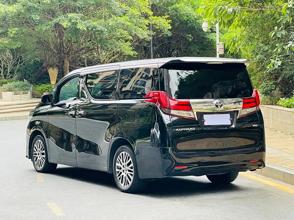 TOYOTA ALPHARD 2017