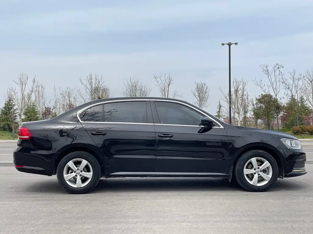 VOLKSWAGEN LAVIDA 2016