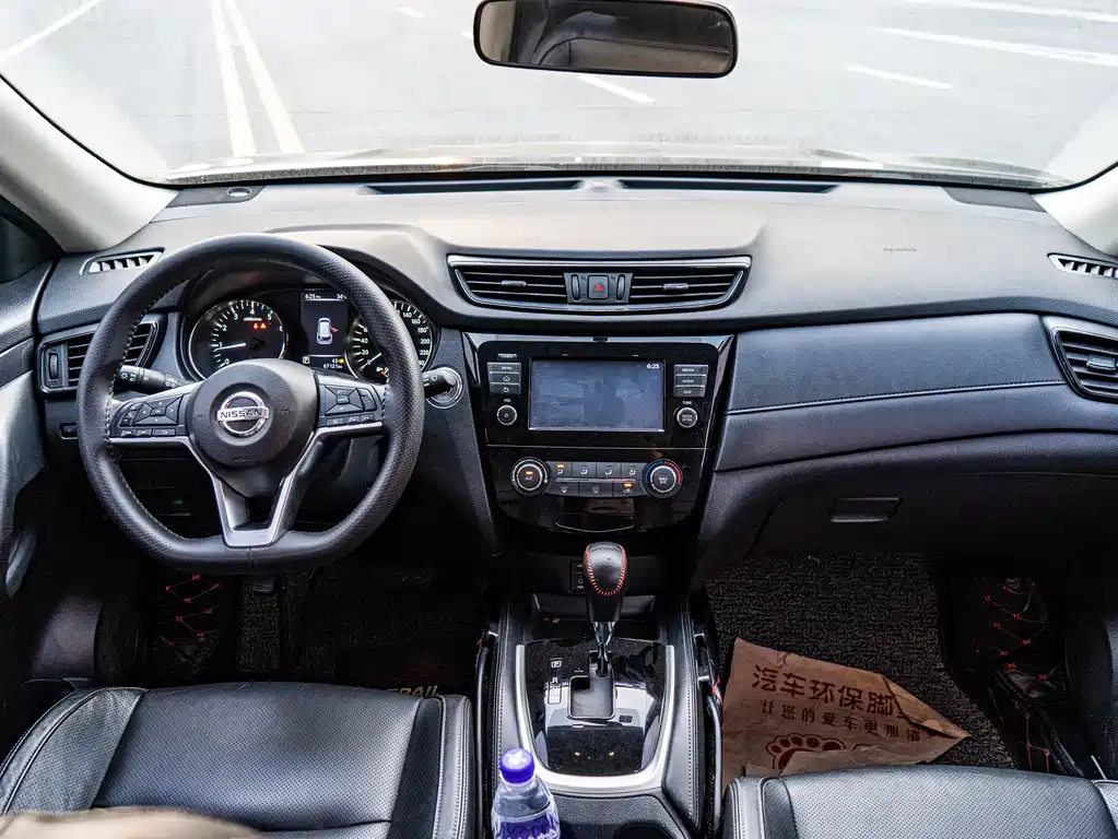 NISSAN X-TRAIL 2018