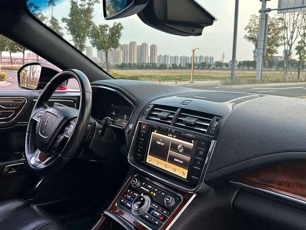 LINCOLN CONTINENTAL 2020