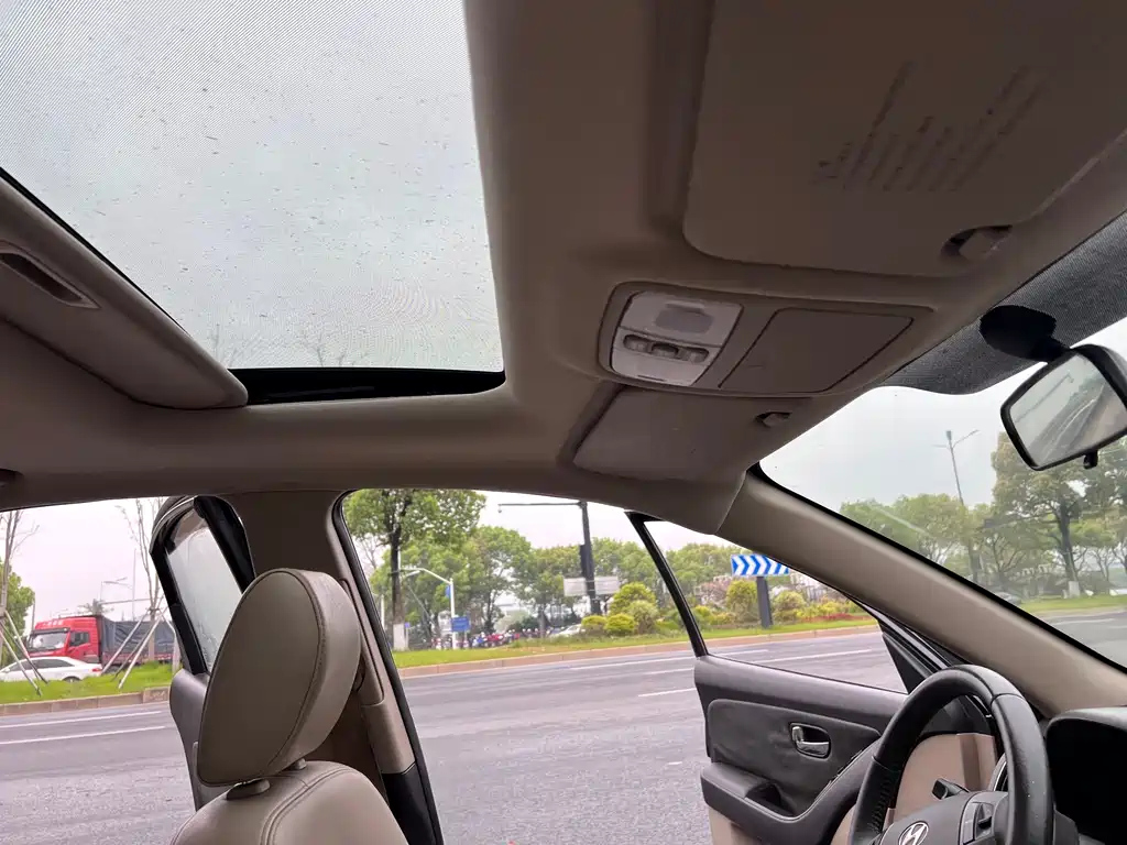 HYUNDAI CELESTA 2012