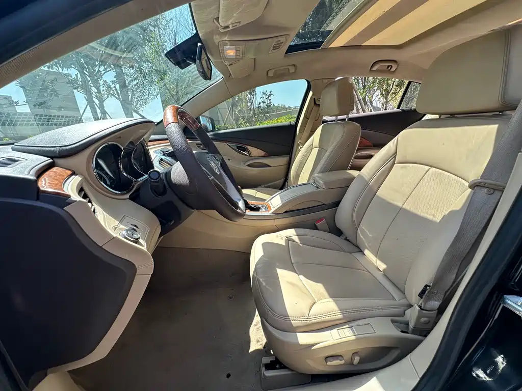 BUICK LACROSSE 2010