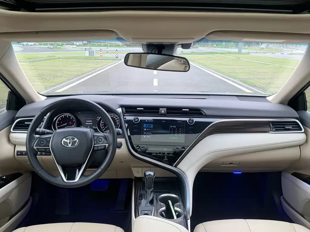 TOYOTA CAMRY 2019