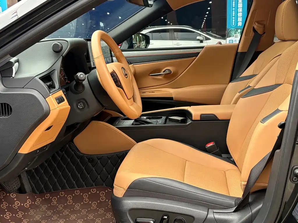 LEXUS ES 2025