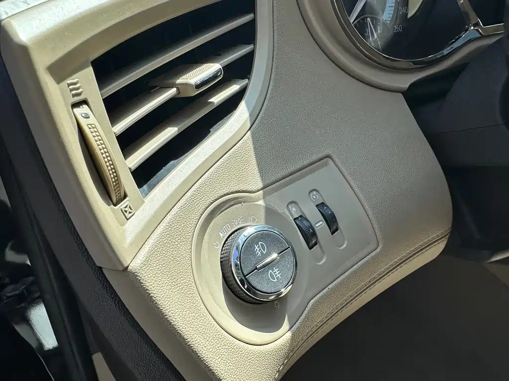 BUICK LACROSSE 2010