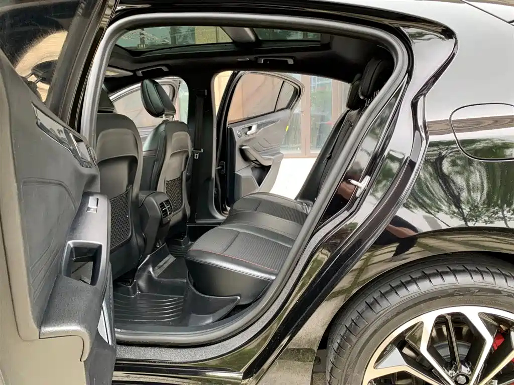 FORD FOCUS 2021