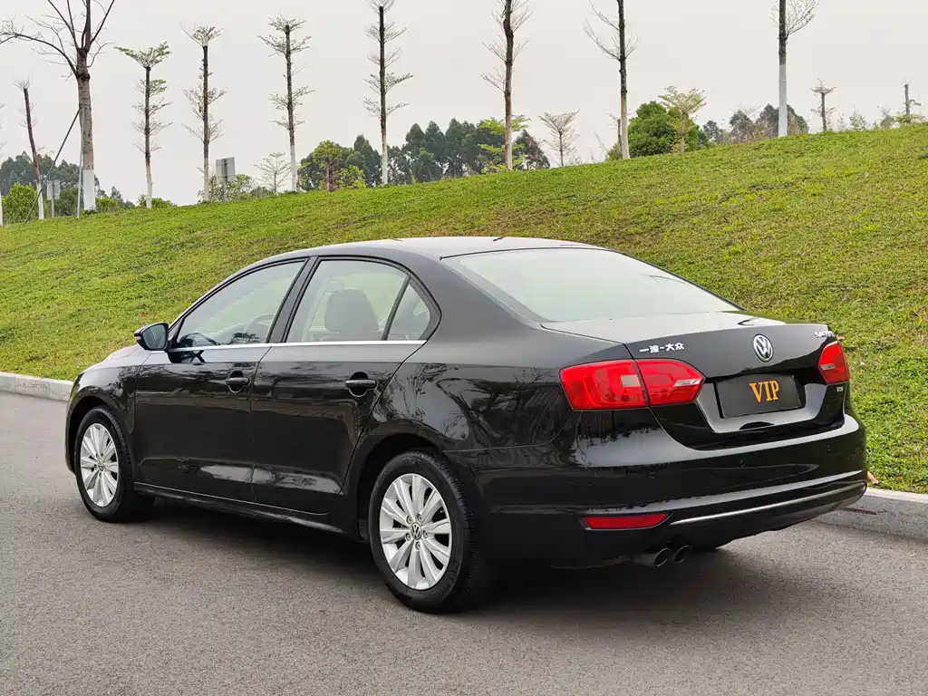 VOLKSWAGEN SAGITAR 2014