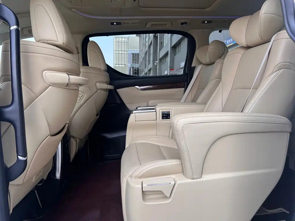 TOYOTA ALPHARD 2018