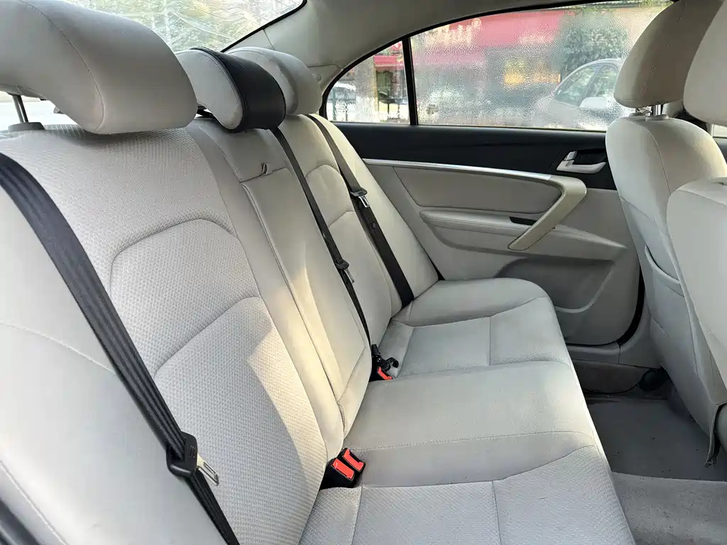 GEELY AUTO EMGRAND 2015