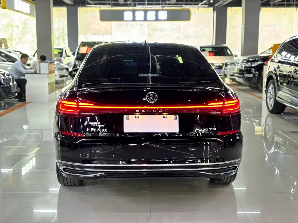 VOLKSWAGEN PASSAT 2023