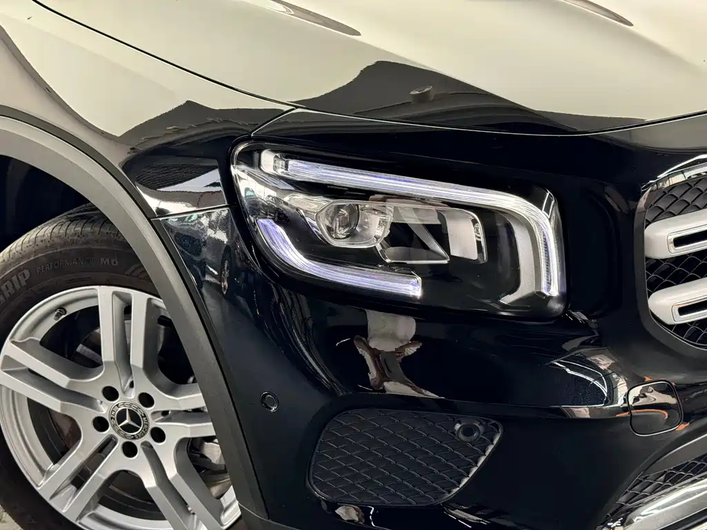 MERCEDES BENZ GLB 2023