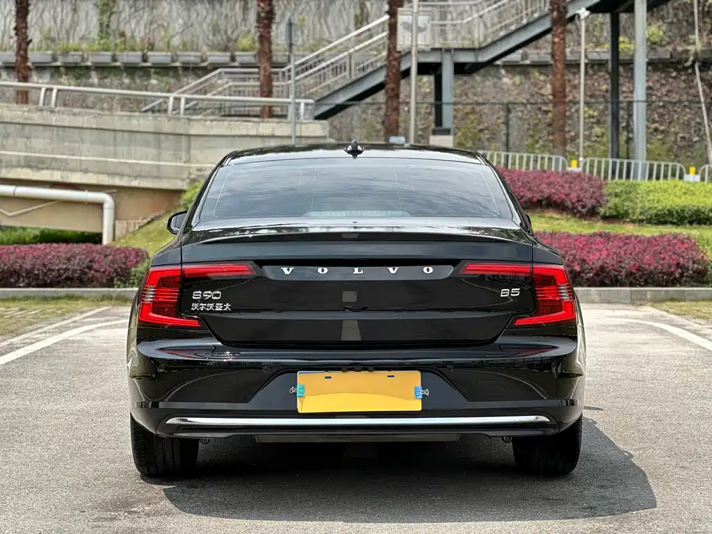 VOLVO S90 2023
