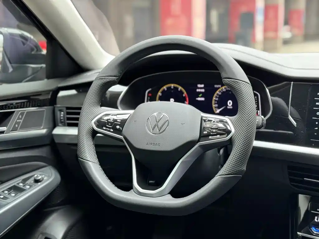 VOLKSWAGEN PASSAT 2023