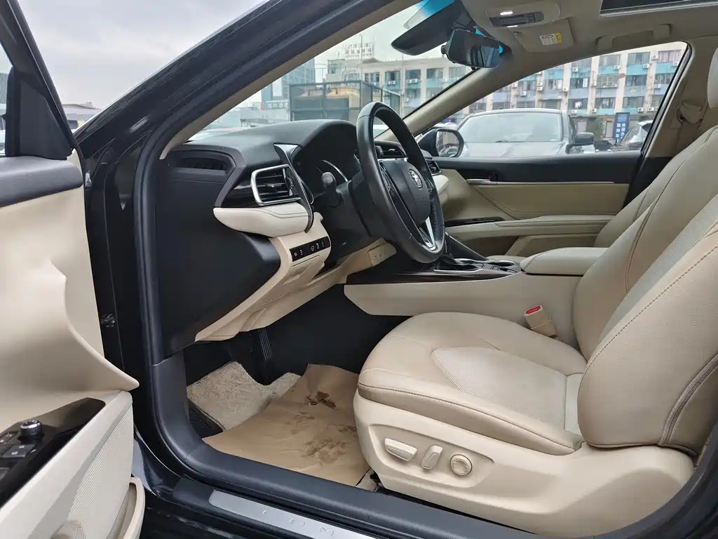 TOYOTA CAMRY 2020