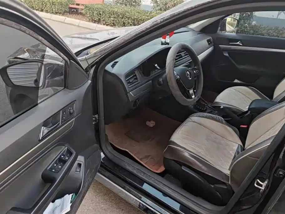 VOLKSWAGEN LAVIDA 2021