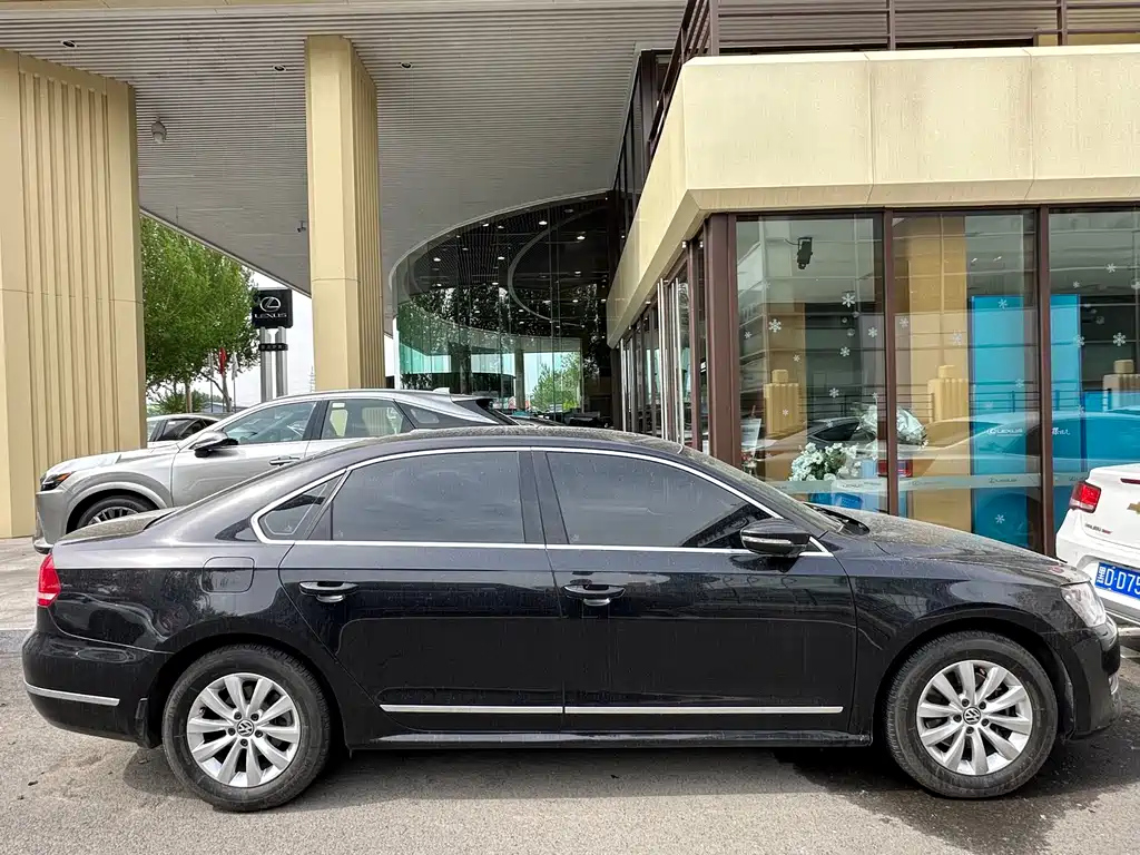 VOLKSWAGEN PASSAT 2014