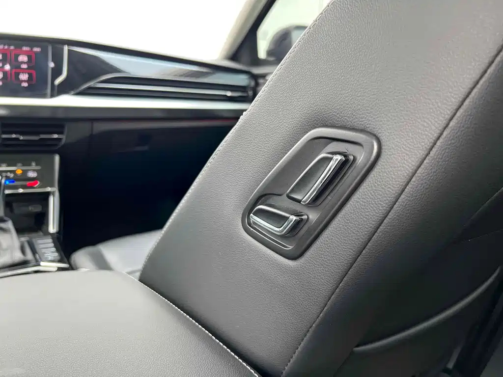 VOLKSWAGEN PASSAT 2023