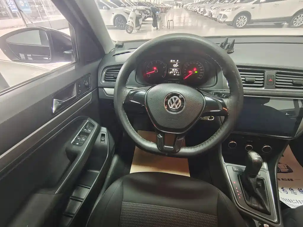VOLKSWAGEN LAVIDA 2018