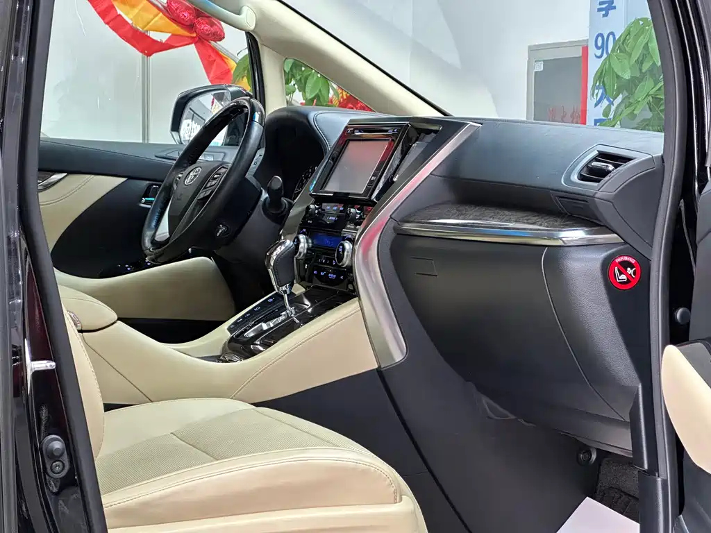TOYOTA ALPHARD 2018