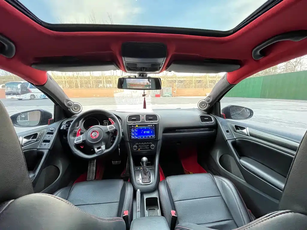 VOLKSWAGEN GOLF 2010