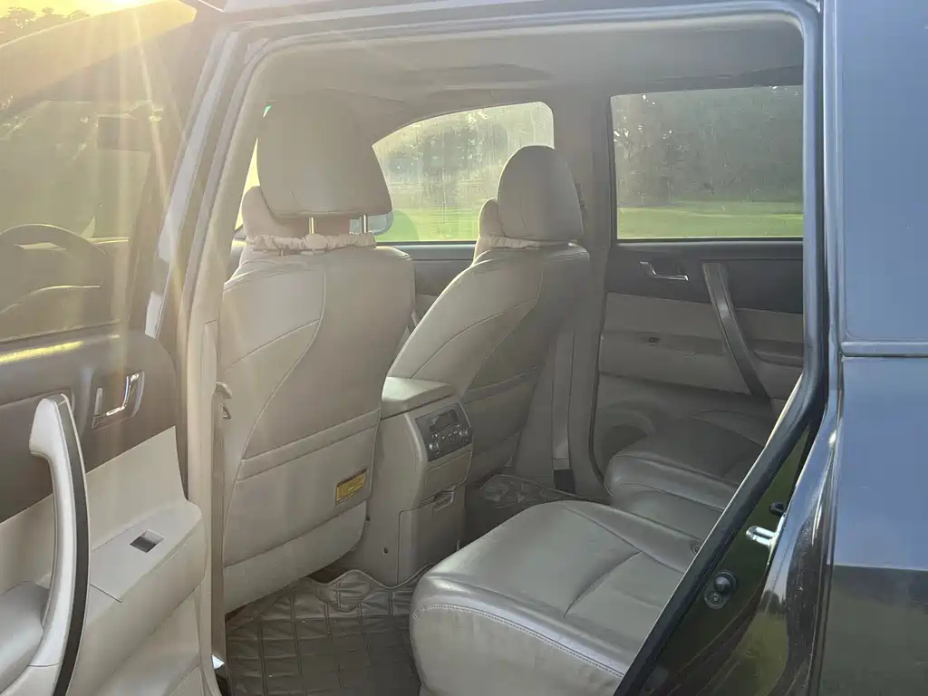 TOYOTA HIGHLANDER 2010