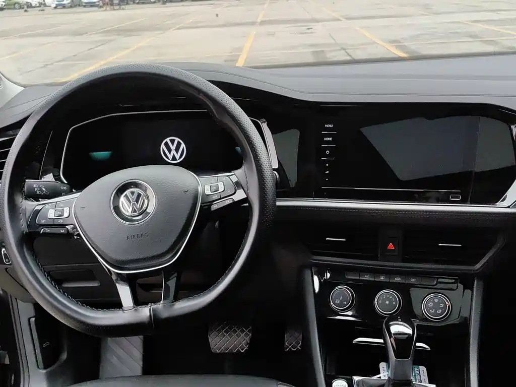 VOLKSWAGEN SAGITAR 2022