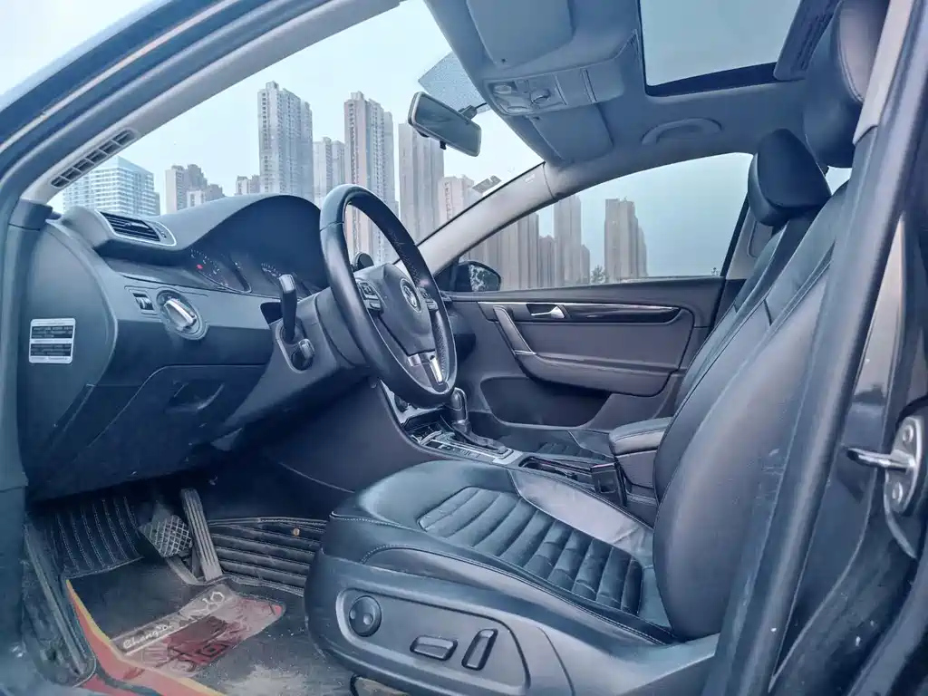 VOLKSWAGEN MAGOTAN 2014