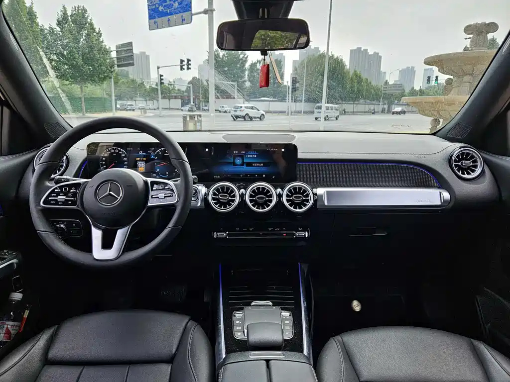 MERCEDES BENZ GLB 2023