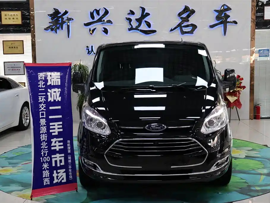 FORD TOUREO 2022