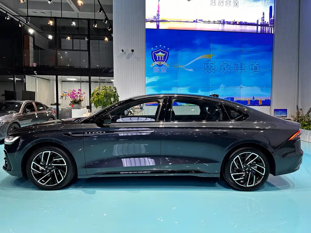 LINCOLN Z 2023