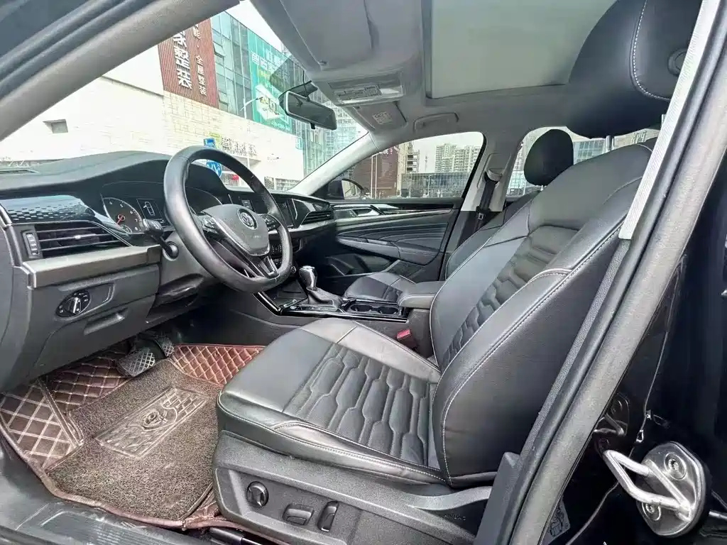 VOLKSWAGEN PASSAT 2020