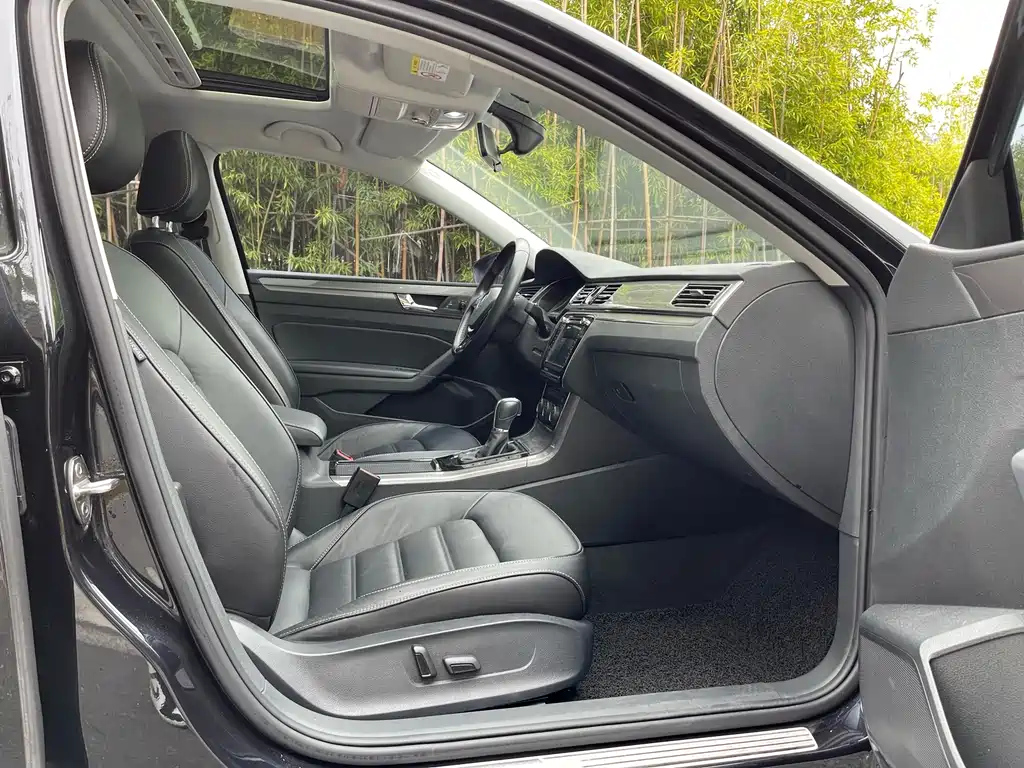 VOLKSWAGEN PASSAT 2018