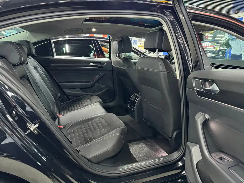 VOLKSWAGEN MAGOTAN 2022