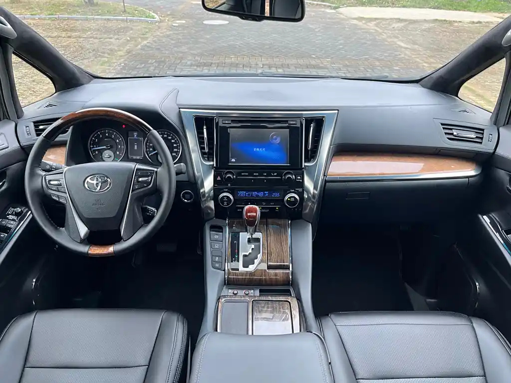 TOYOTA ALPHARD 2018