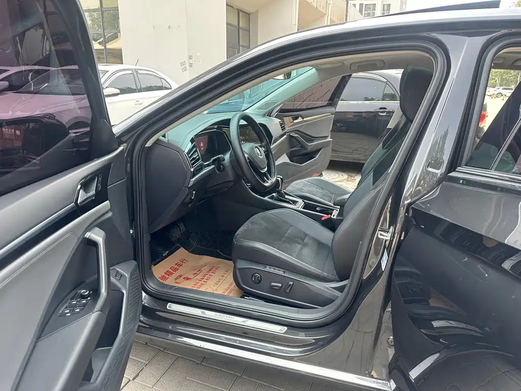 VOLKSWAGEN SAGITAR 2021