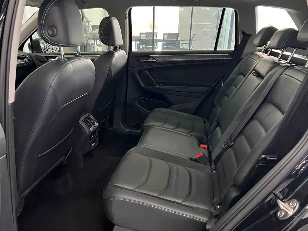 VOLKSWAGEN TIGUAN L 2021