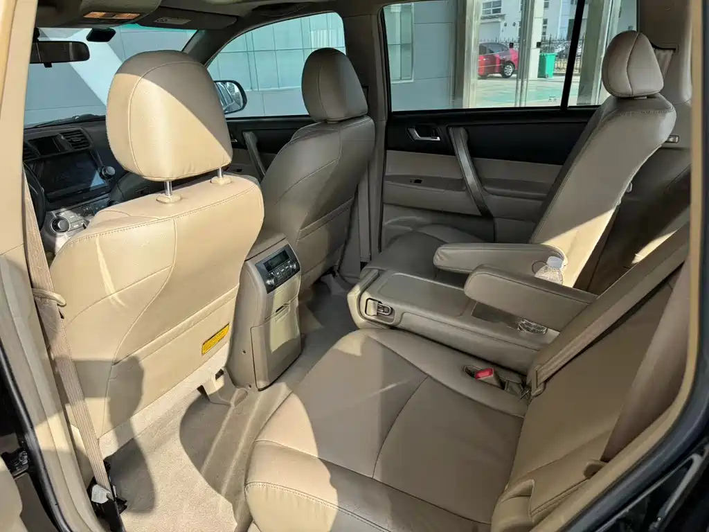 TOYOTA HIGHLANDER 2013