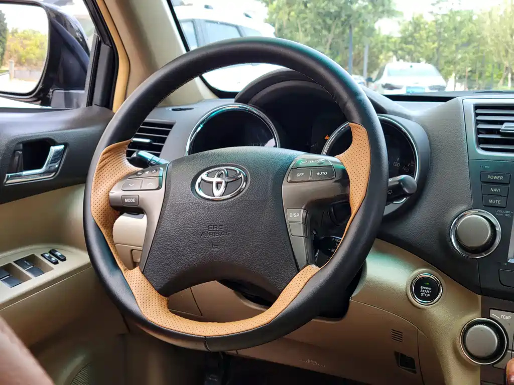 TOYOTA HIGHLANDER 2010