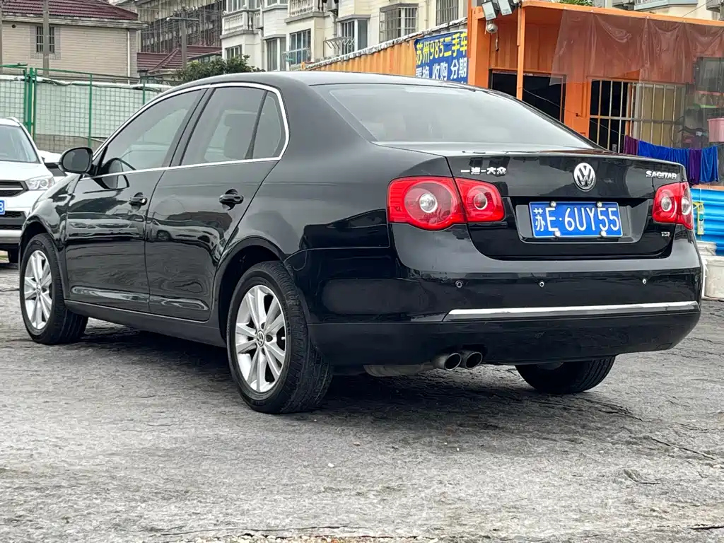 VOLKSWAGEN SAGITAR 2011