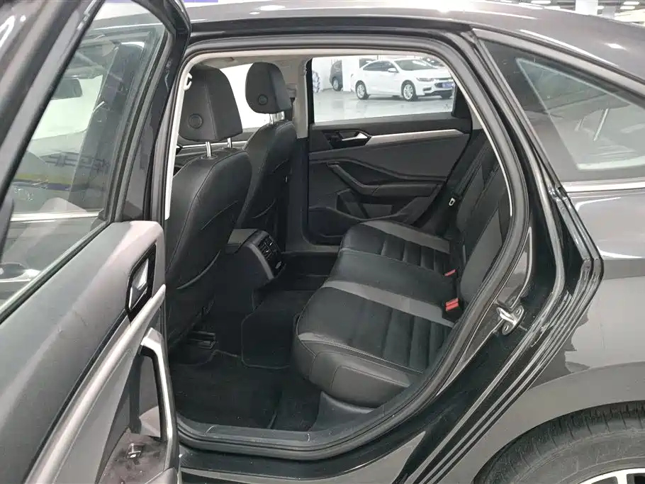 VOLKSWAGEN SAGITAR 2021