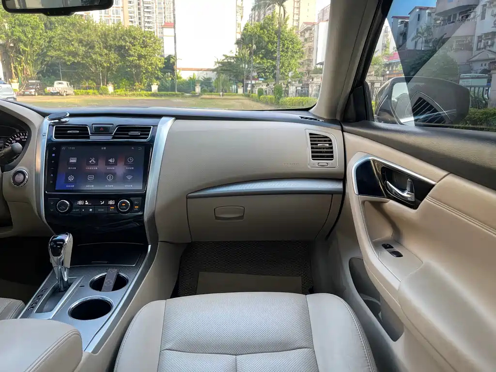 NISSAN TEANA 2019