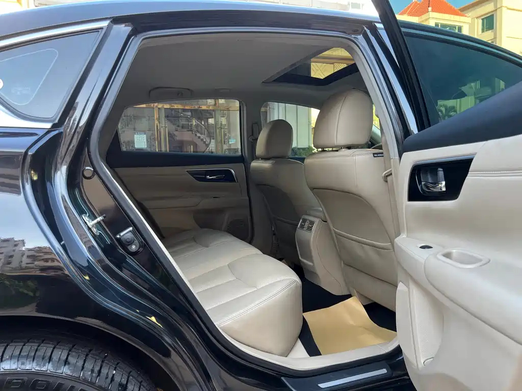 NISSAN TEANA 2018