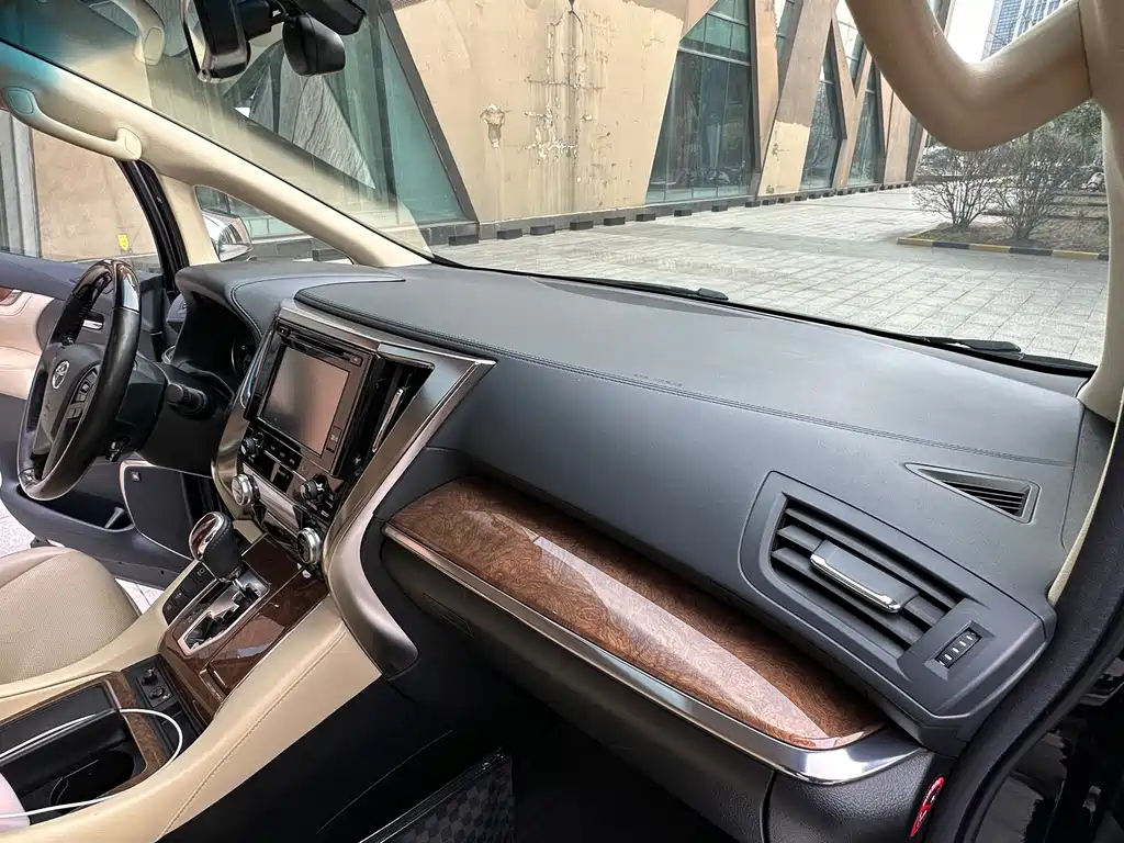 TOYOTA ALPHARD 2017