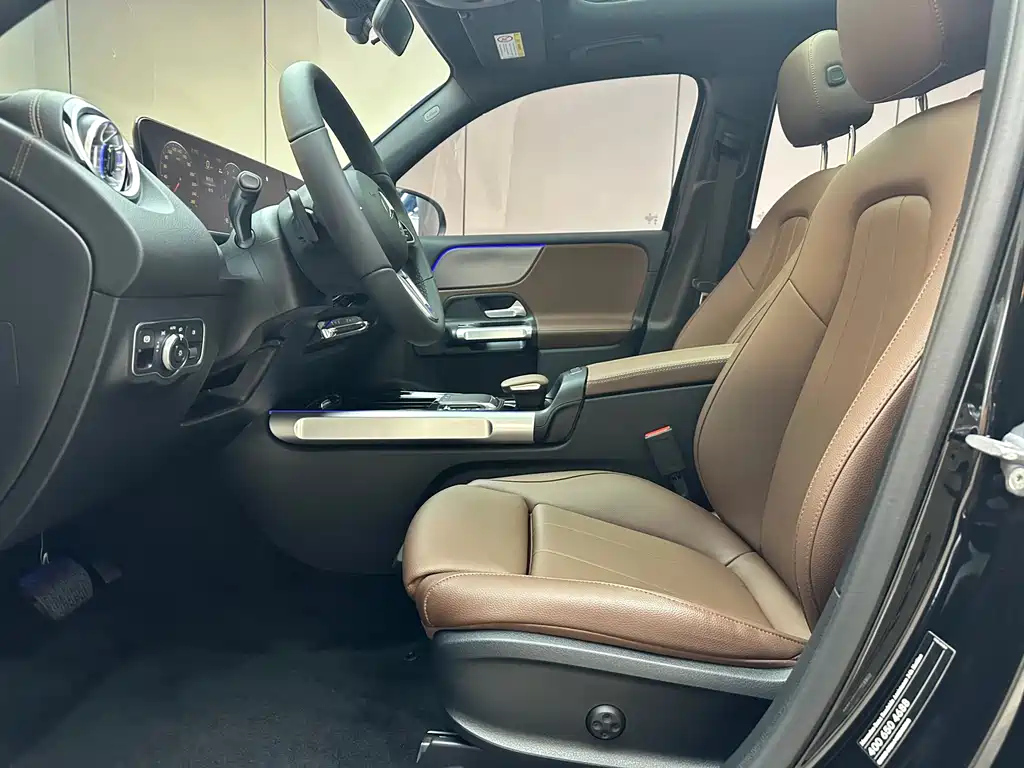 MERCEDES BENZ GLB 2023