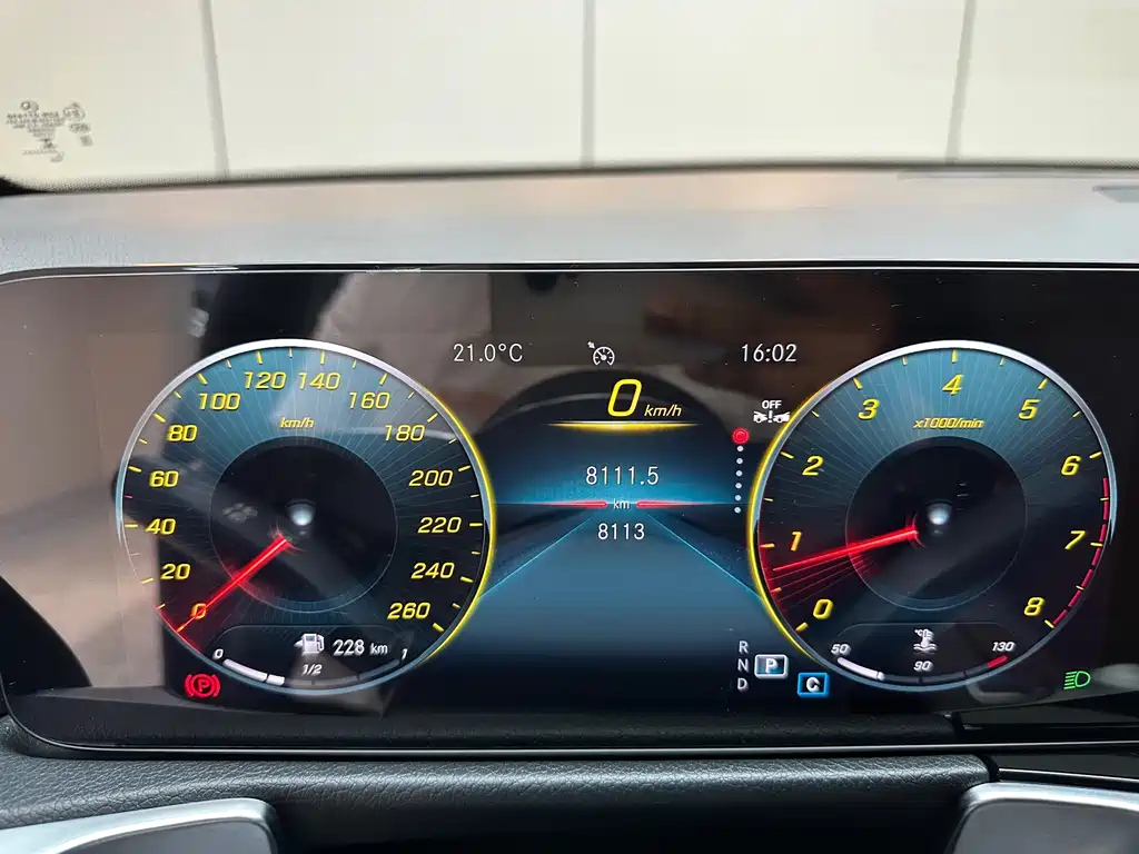 MERCEDES BENZ GLB 2023