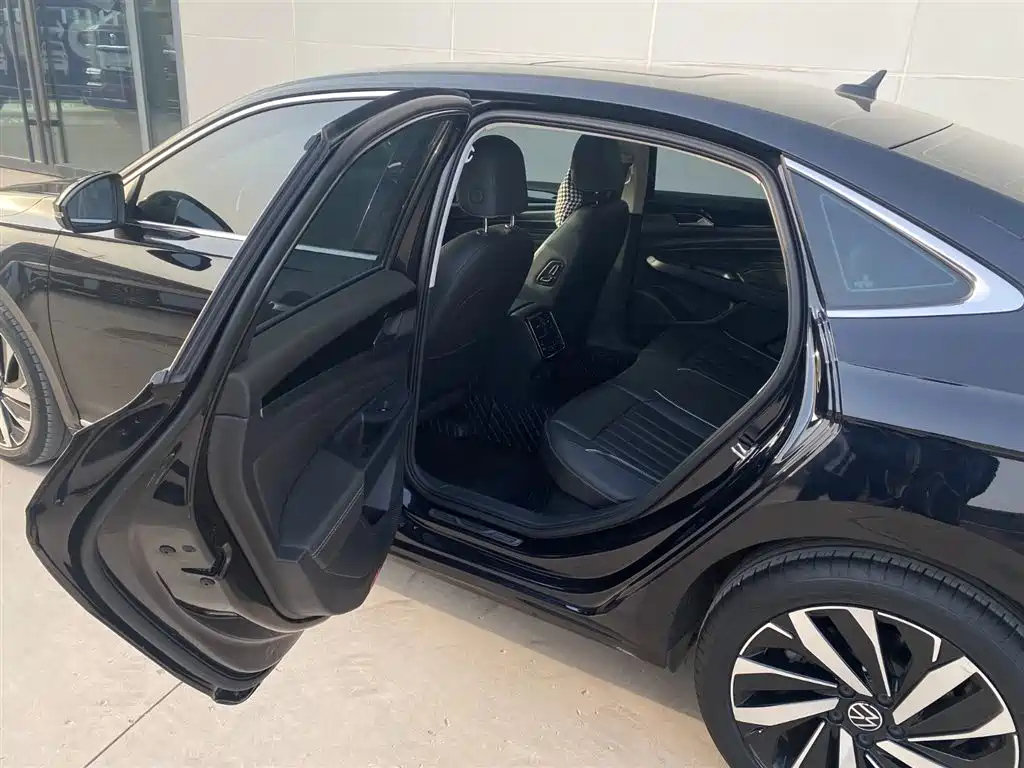 VOLKSWAGEN PASSAT 2022