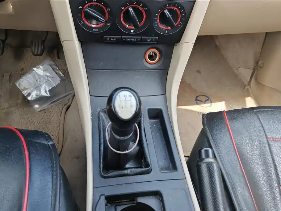 MAZDA 3 2010