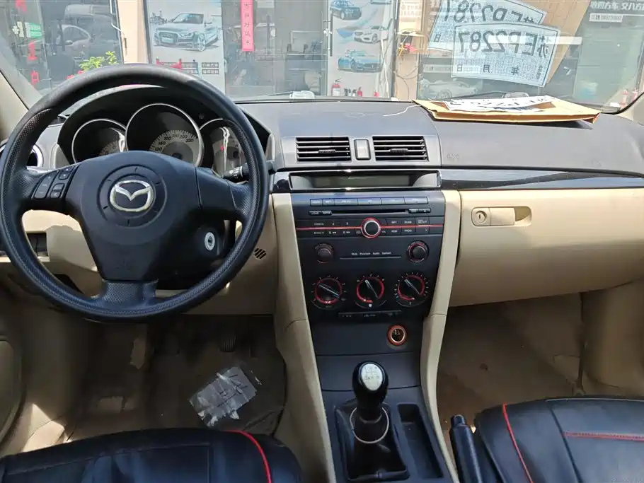 MAZDA 3 2010