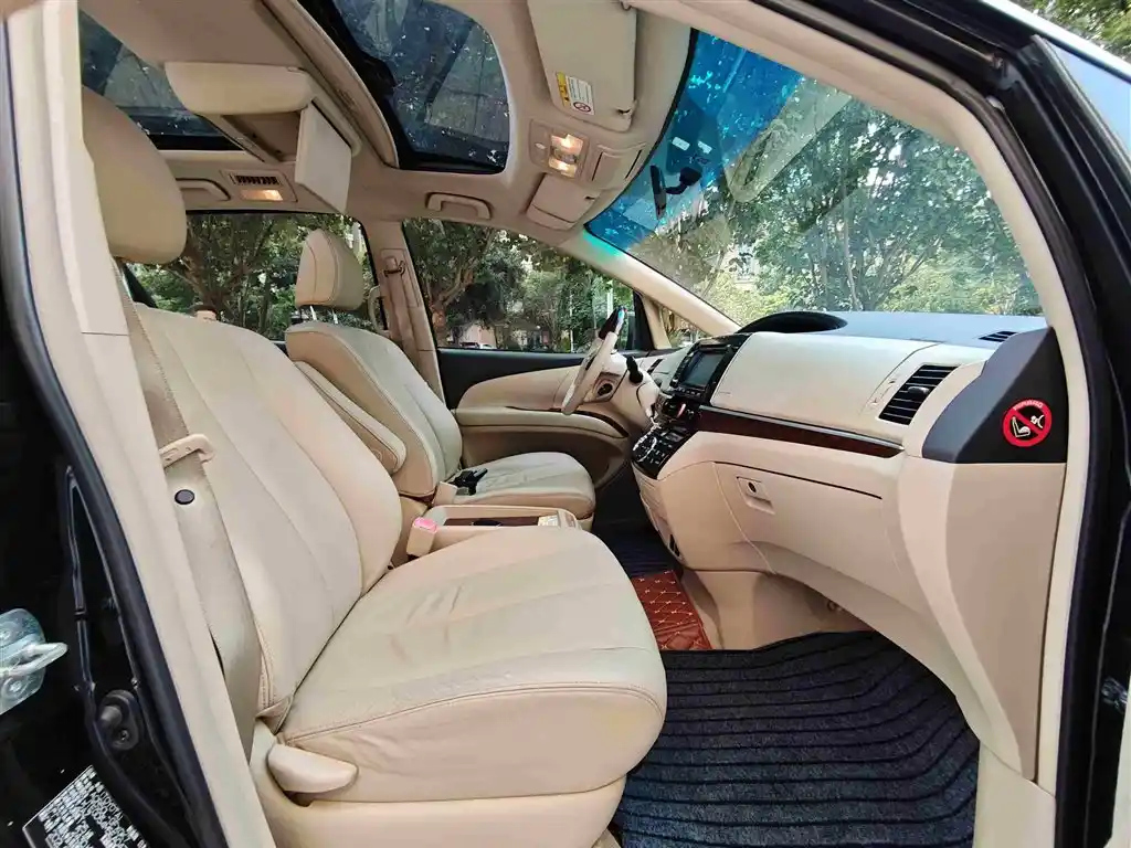 TOYOTA PREVIA 2012